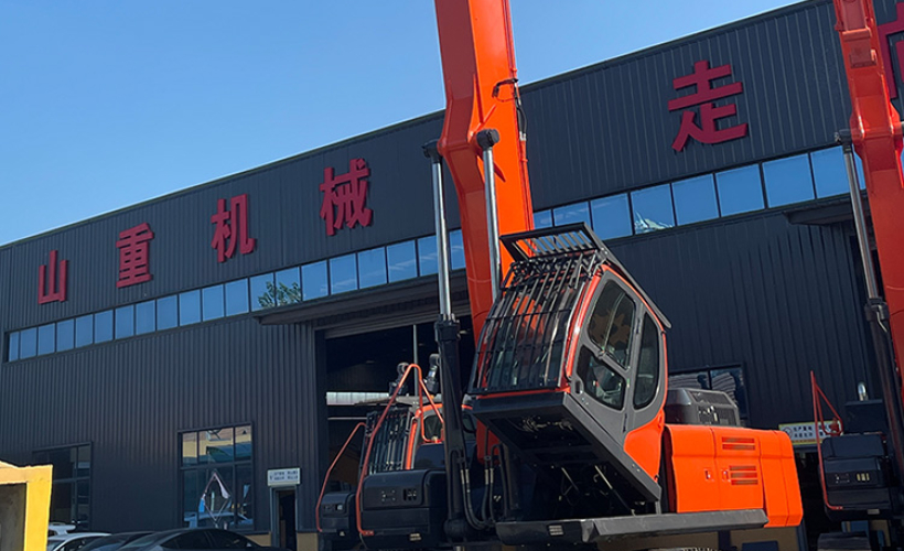 Türkiye'ye 18 metrelik silahlı yıkım makinesi