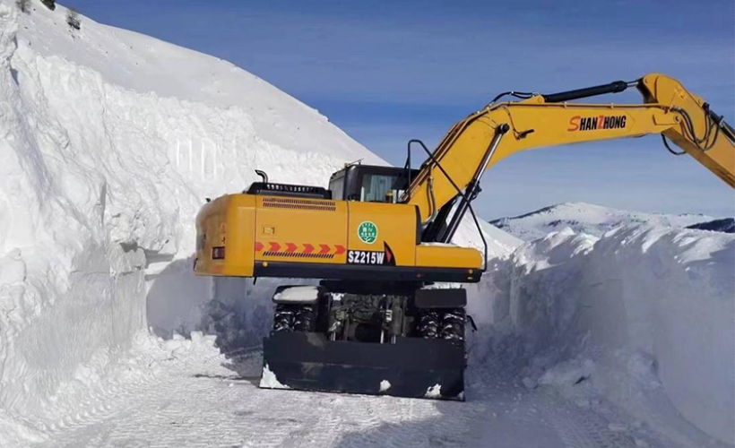 Müşteri geribildirimi: Karda çalışan Tekerlekli Ekskavatörlerin resimleri