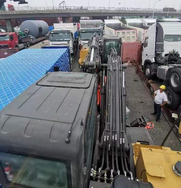 Shanzhong markali g'ildirakli ekskavatorlar Rossiyaga yo'l oldi