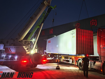 Efficient Night Loading: Two SZL80 Excavators Set Sail for Overseas Infrastructure