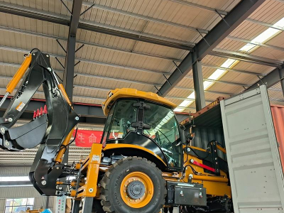 Ekskavatorli yuk mashinasi Afrikaga jo‘natishga tayyor.